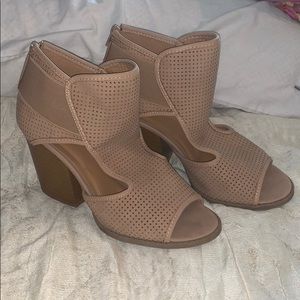 Qupid ankle booties size 9